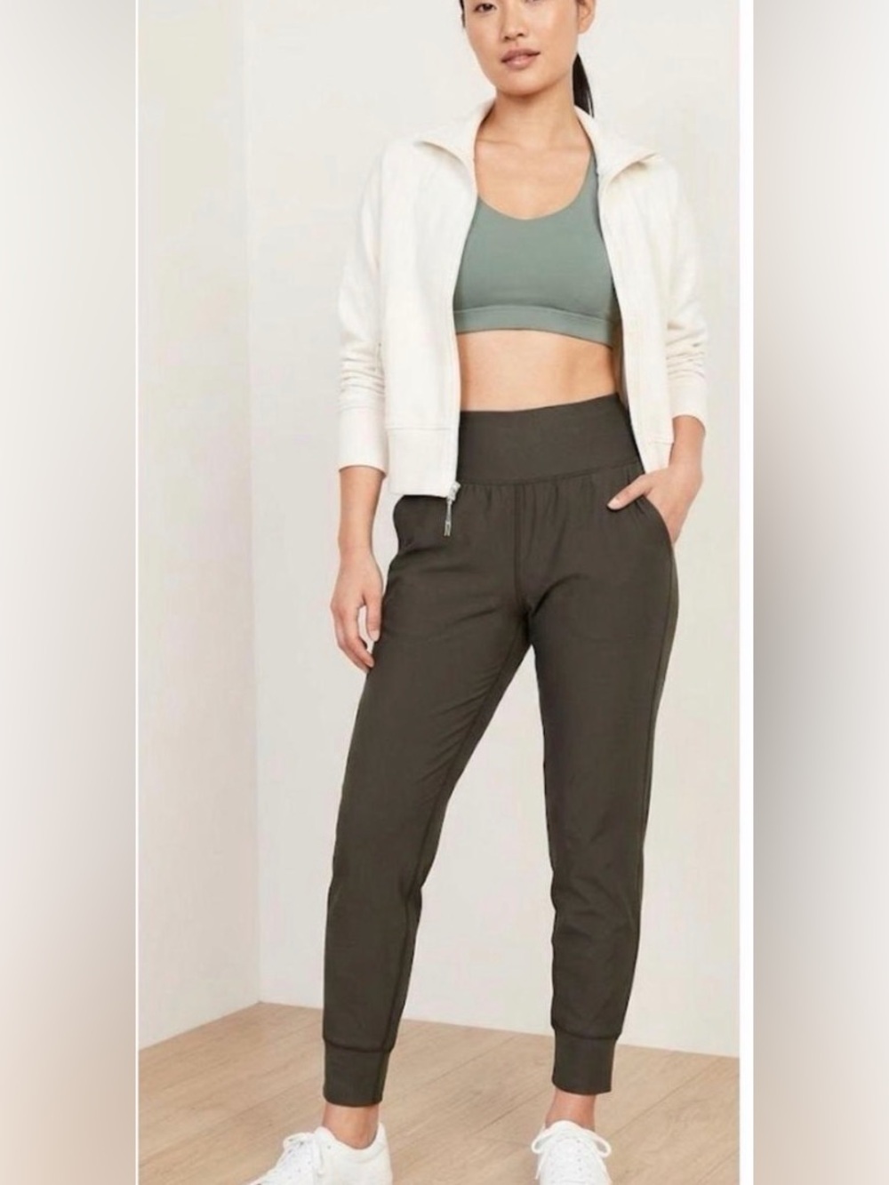 Old Navy Powersoft High-Waist Active Joggers in Olive green gray Large